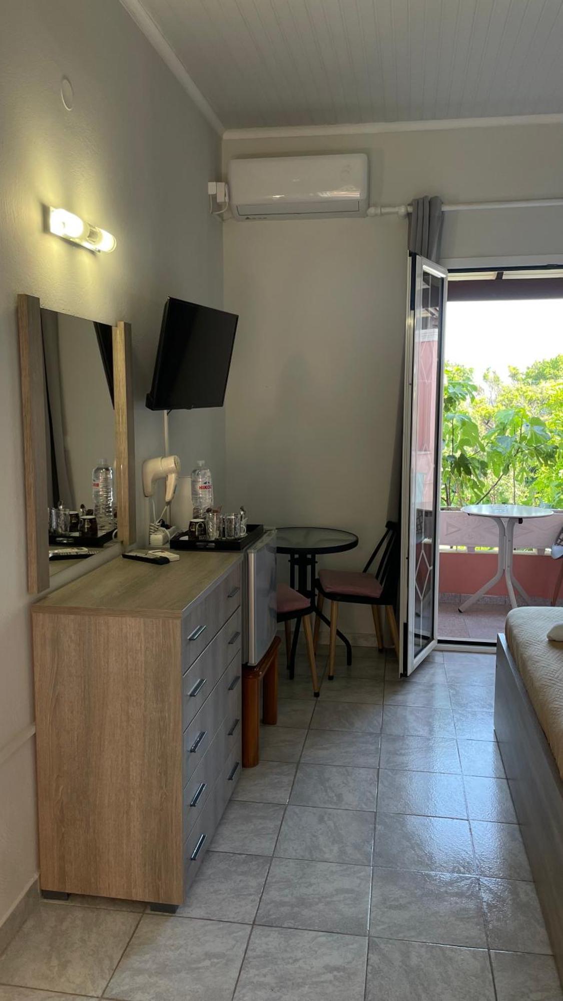 Alonaki Bay Apartment *