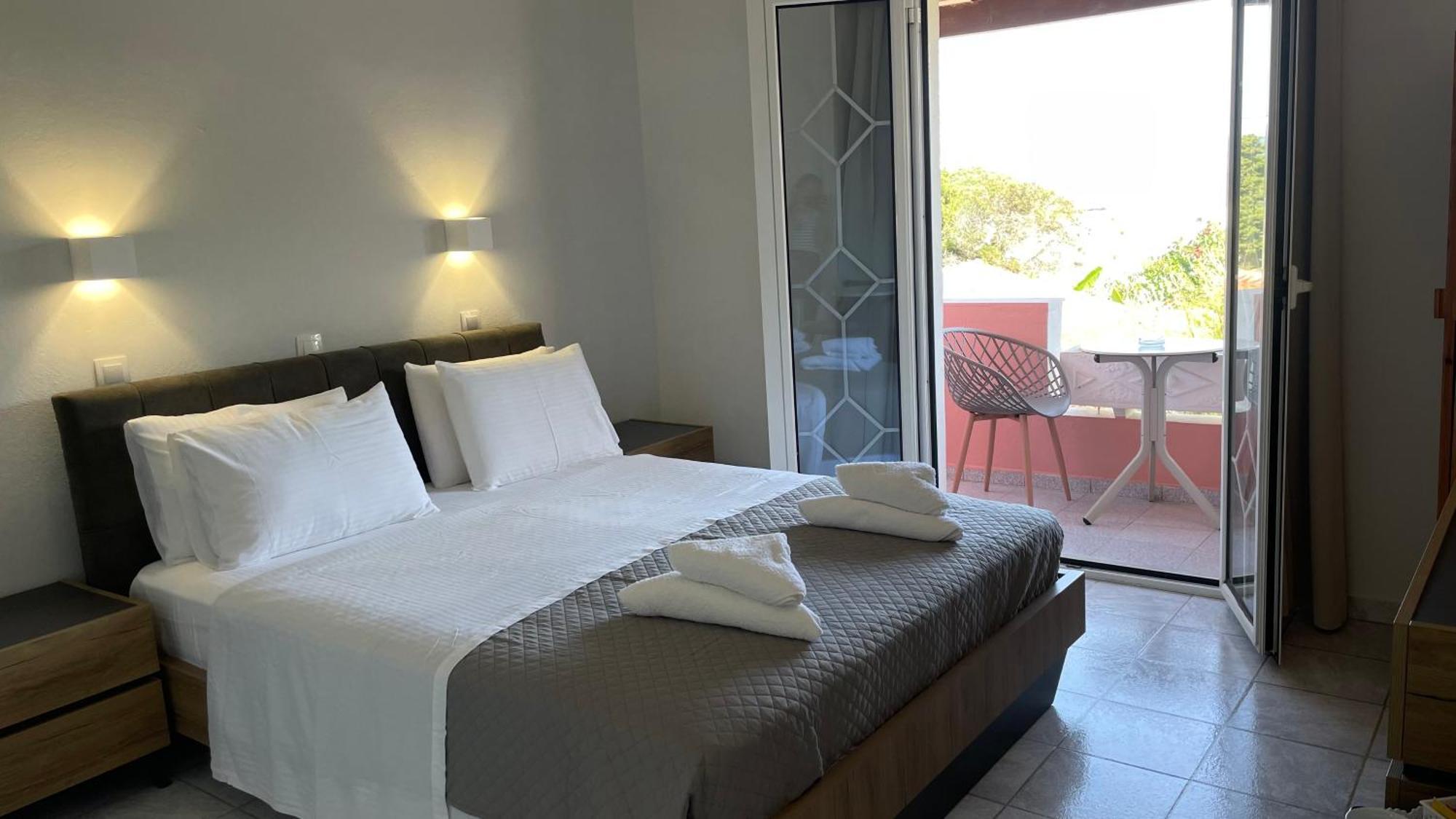 Alonaki Bay Apartment Halikounas